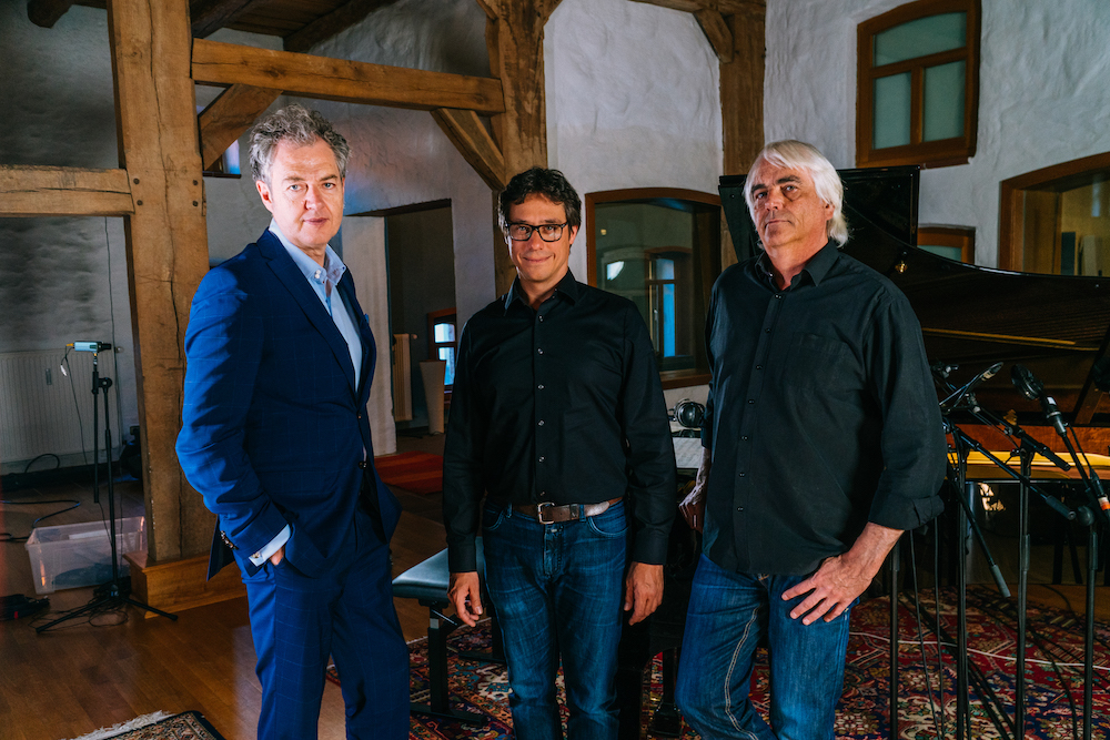 Martin Ehlers, Derek Scherzer und Thomas Biller in dem Aufnahmeraum der Fattoria Musica